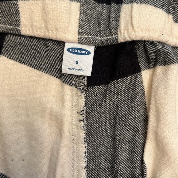 Old Navy plaid pajama joggers, size small - Picture 4 of 6